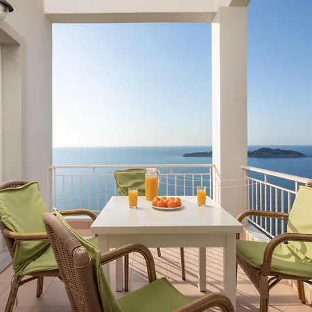 Panorama Apartment *